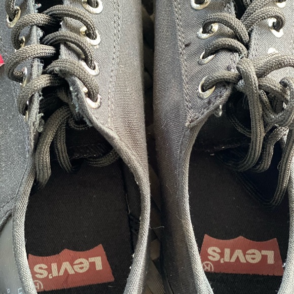 Women’s Levis sneakers - Picture 3 of 5